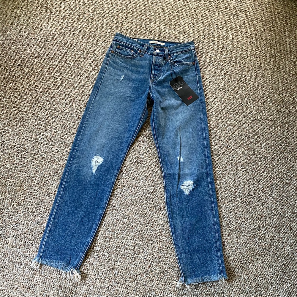 Cropped Wedgie Levis
